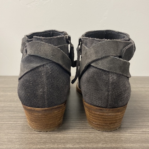 Dolce Vita Grey Suede Leather Ankle Booties size 6.5 - Picture 4 of 8